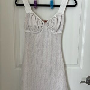 WITH JEAN
White Sleeveless Dress